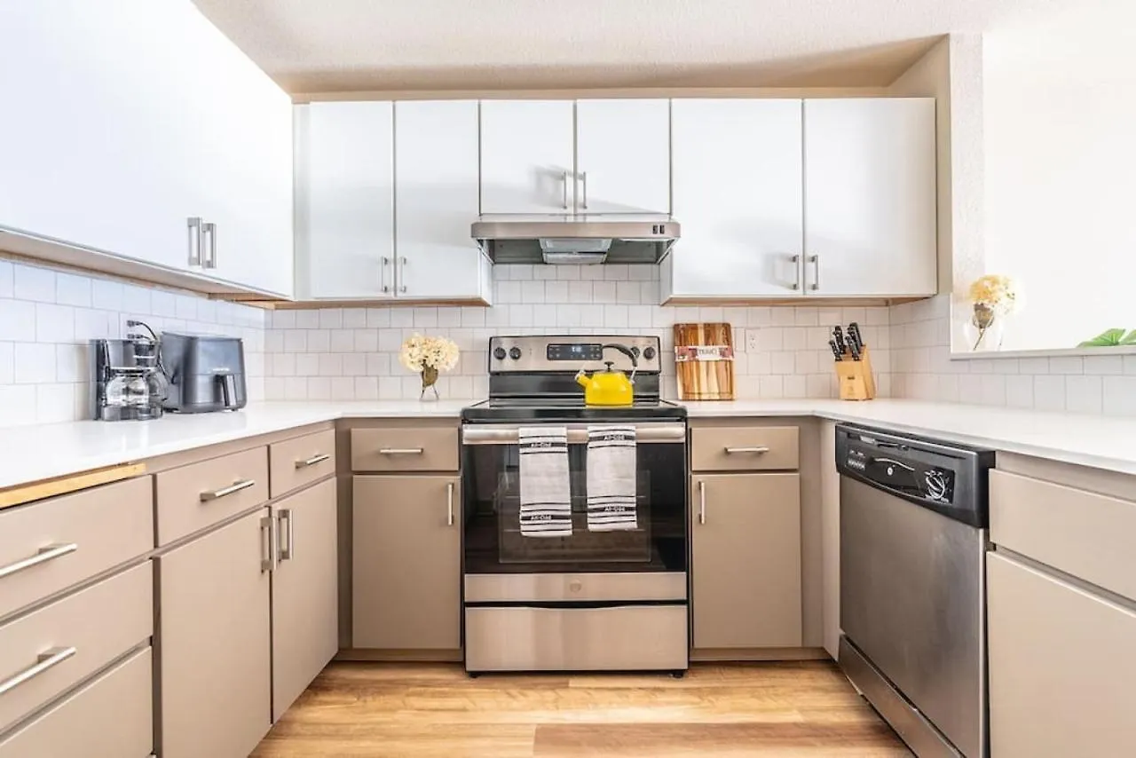 Modern And Spacious Apartment- Gym, Wifi, Free Parking Seattle