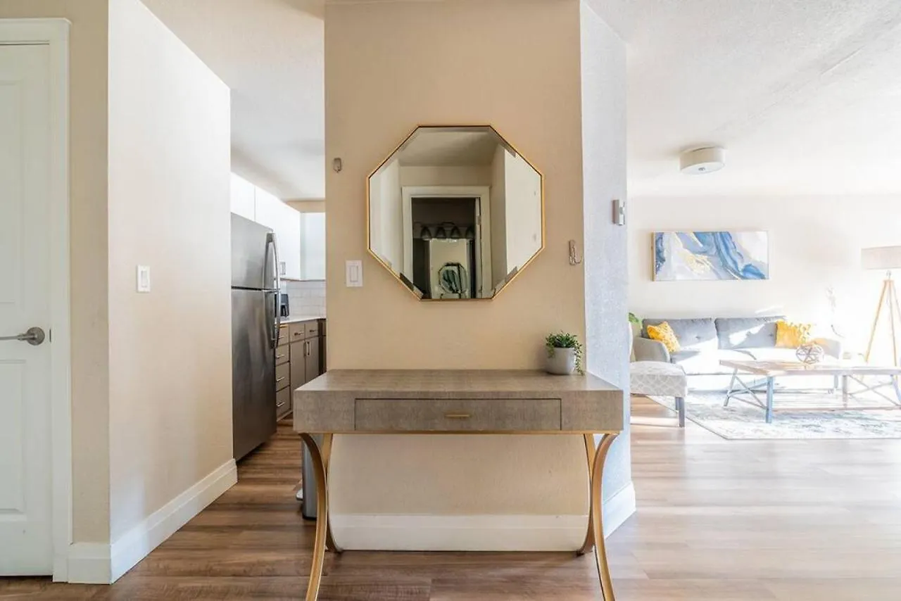 Modern And Spacious Apartment- Gym, Wifi, Free Parking Seattle
